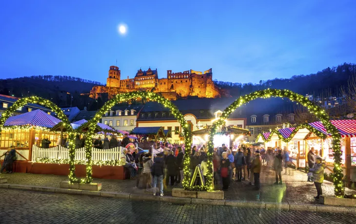 © Sina Ettmer - stock.adobe.com - Weihnachtsmarkt, Heidelberg