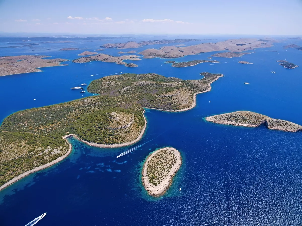 die Kornaten oder Kornati-Inseln sind die größte und dichteste Inselgruppe in der kroatischen Adria - © bigguns - stock.adobe.com