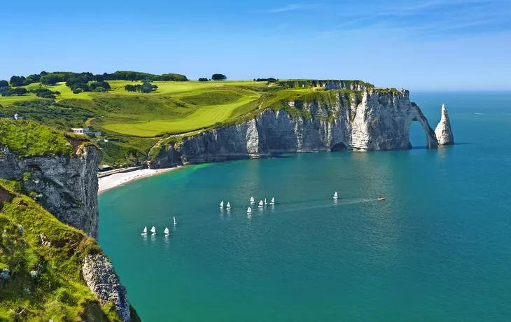 Küstenlandschaft von Étretat - © PUNTO STUDIO FOTO AG - stock.adobe.com