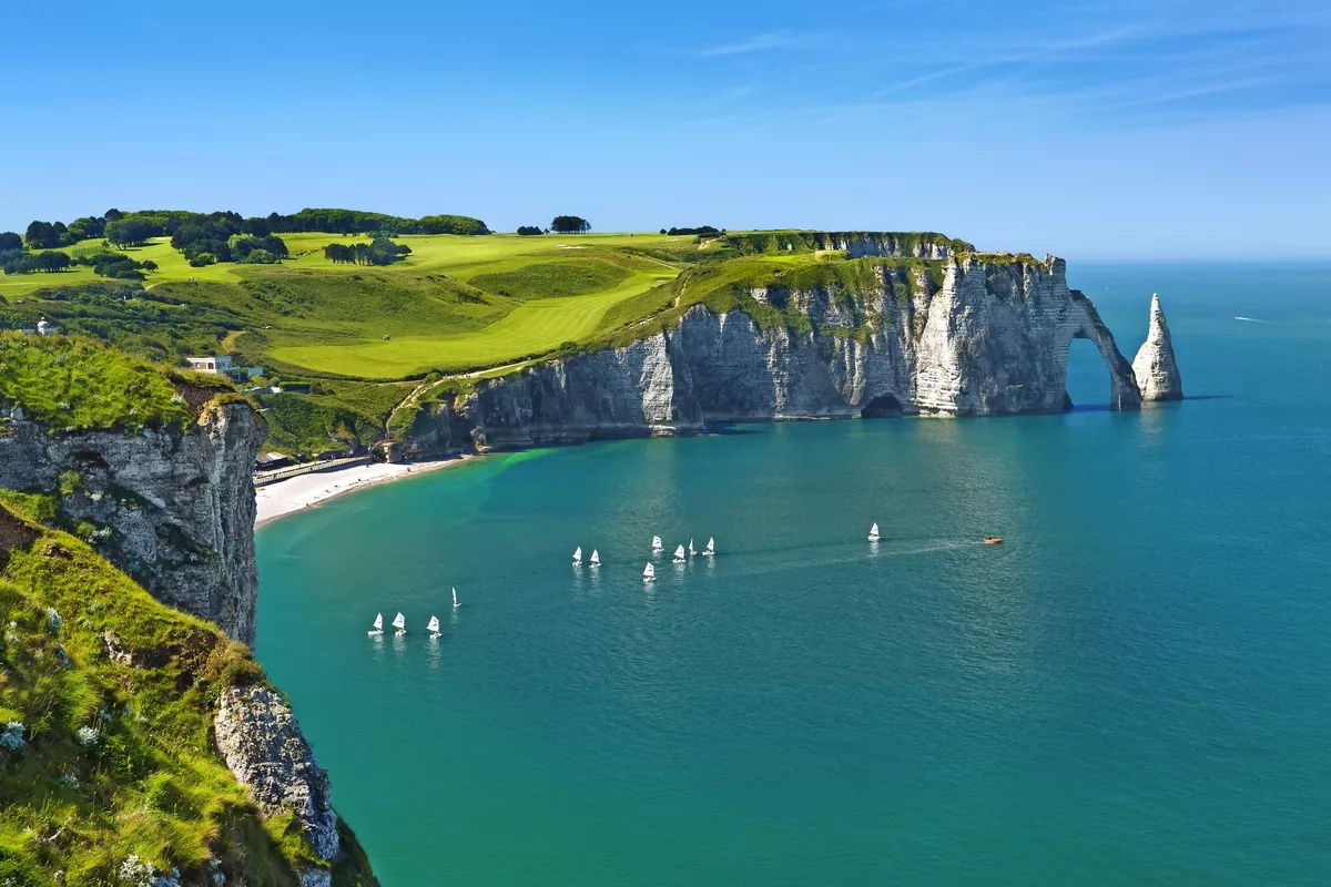 Küstenlandschaft von Étretat - © PUNTO STUDIO FOTO AG - stock.adobe.com