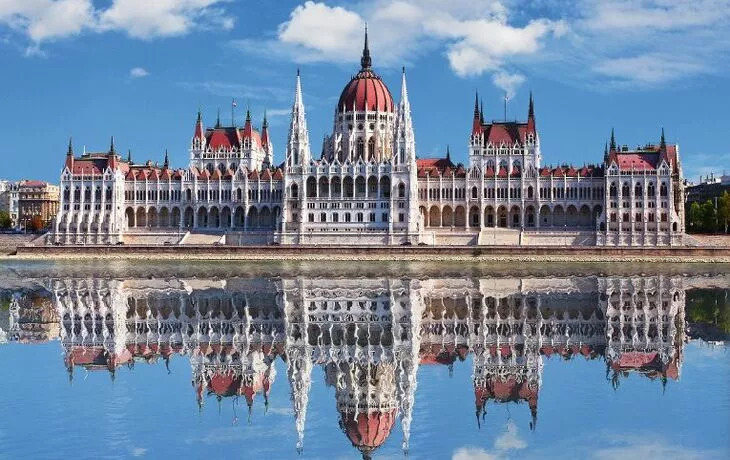 Parlamentsgebäude in Budapest - © Tomas Sereda - Fotolia