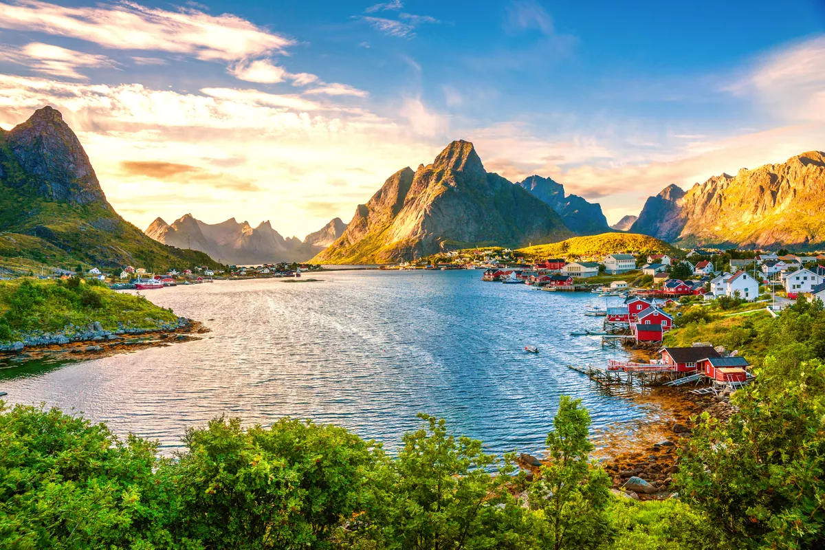 Reine in den Lofoten - © Sina Ettmer - stock.adobe.com