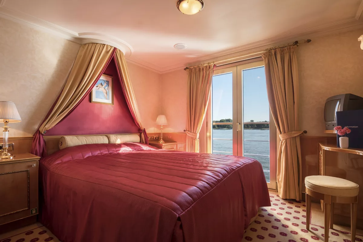 2-Bettkabine Oberdeck (ca. 12 m²) mit franz. Balkon, Doppelbett - © 