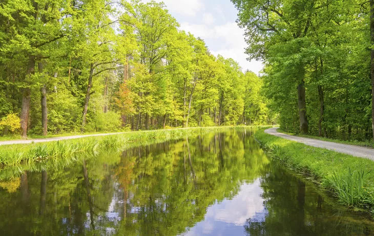 Radweg am historischen Ludwigskanal - © tichr - stock.adobe.com