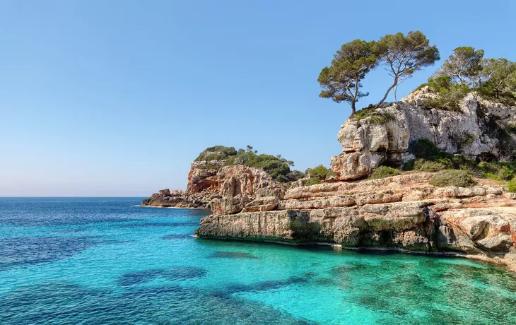 © pixelliebe - stock.adobe.com - Cala s’Almunia auf Mallorca
