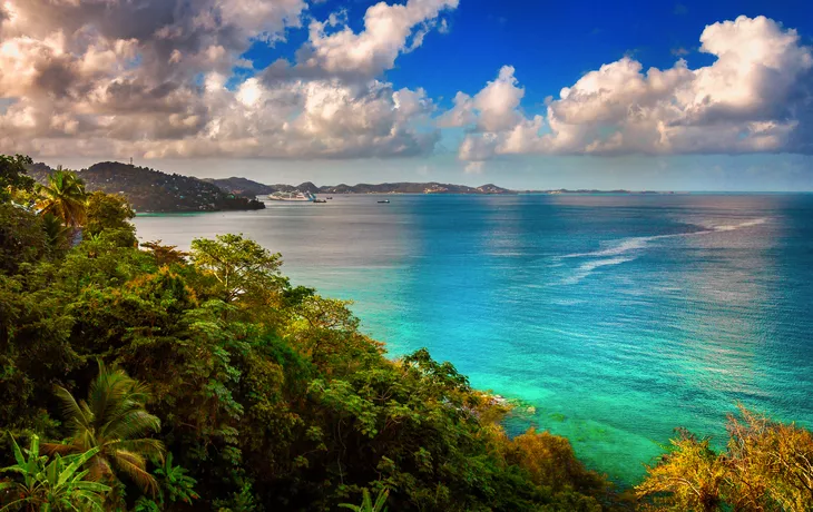 Grand Mal Bay nördlich der Hauptstadt St. George’s auf der Karibikinsel Grenada - © Paulo - stock.adobe.com