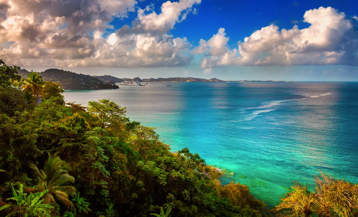 Grand Mal Bay nördlich der Hauptstadt St. George’s auf der Karibikinsel Grenada - © Paulo - stock.adobe.com