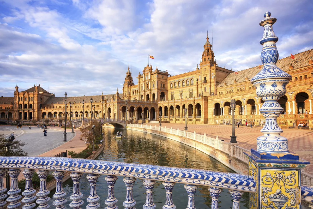 Plaza de España in Sevilla - © ©Delphotostock - stock.adobe.com Plaza de España in Sevilla - © ©Delphotostock - stock.adobe.com