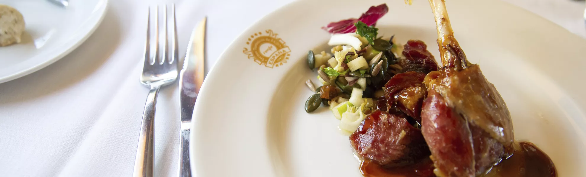 Speise an Bord - © Isabela Pacini  MERIAN Speise an Bord - © Isabela Pacini  MERIAN