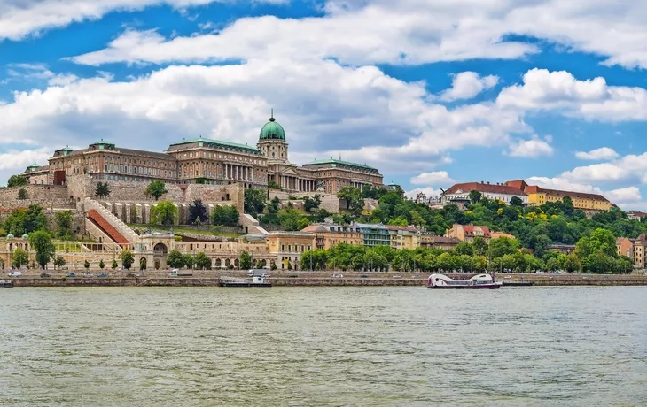 © Noppasinw - stock.adobe.com - Château de Budapest