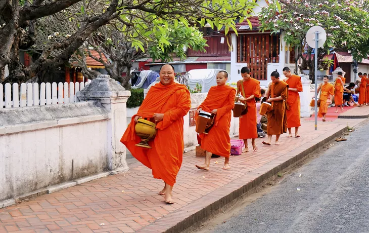 Traditioneller Almosengang der Mönche