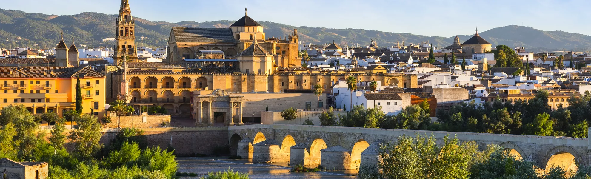 Römische Brücke und Moschee-Kathedrale in Córdoba - ©DavidShaun - stock.adobe.com