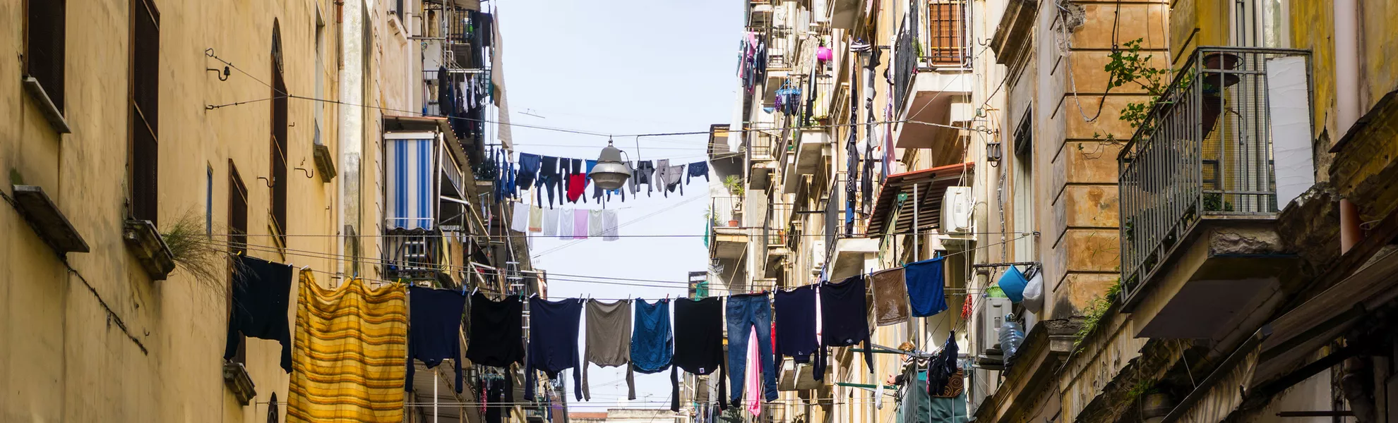 in der Altstadt von Napoli - © ilolab - stock.adobe.com