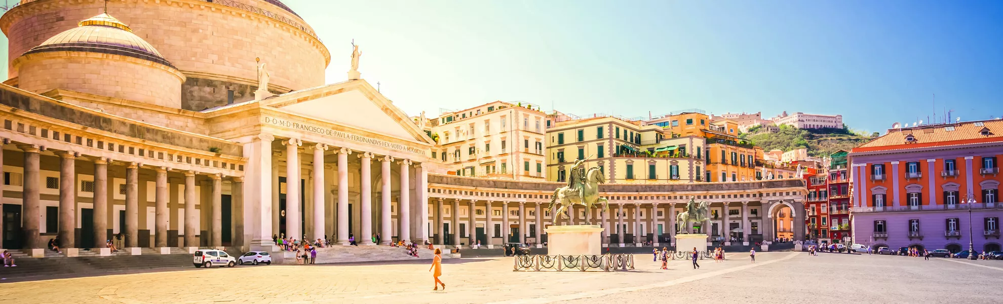 Piazza Plebiscito vor dem Königspalast in Neapel  - © neirfy - stock.adobe.com