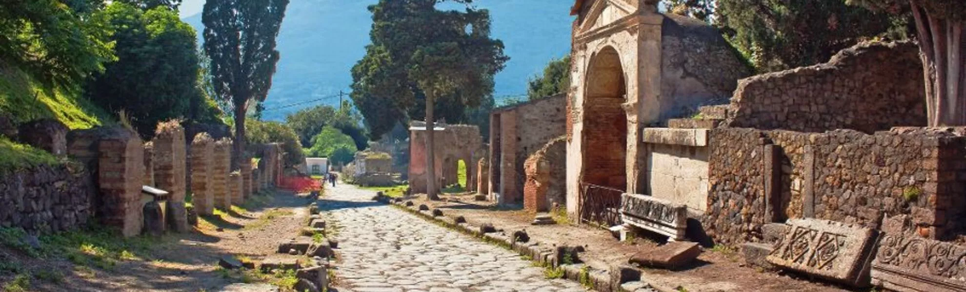 Pompeji, im Hintergrund der Vesuv - © Shjmyra - Fotolia