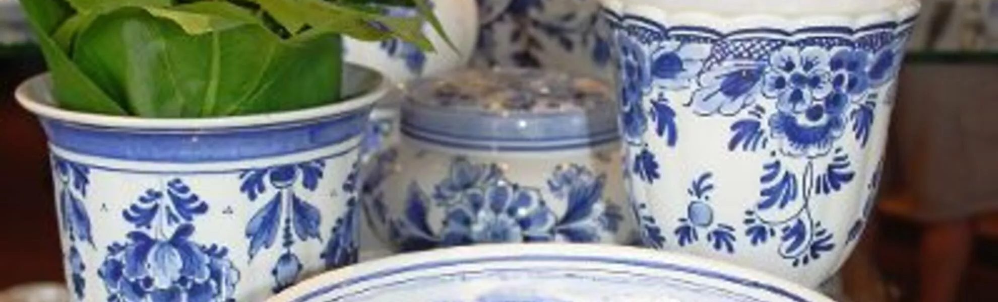 bleu de delft et tulipes - © lulubrazilia - Fotolia