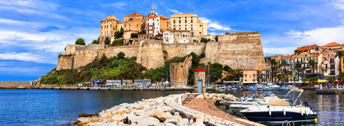 Calvi mit Festung - © Freesurf - stock.adobe.com