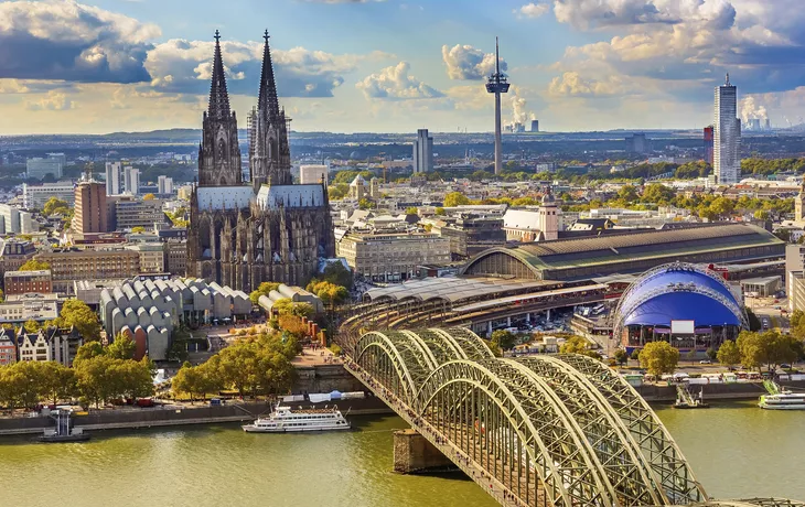© shutterstock_217726825 - Panorama avec cathédrale, Cologne