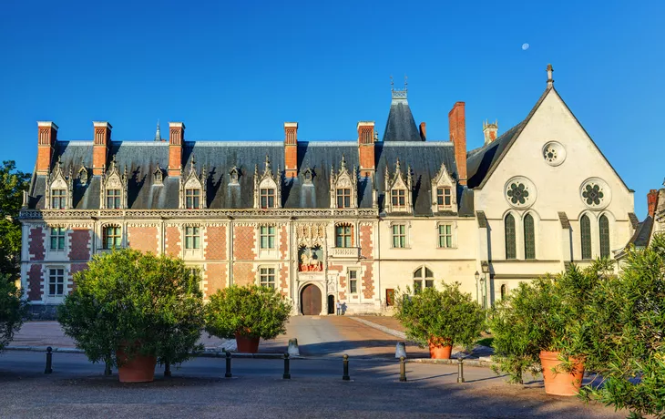 © scaliger - stock.adobe.com - Schloss Blois im Loiretal