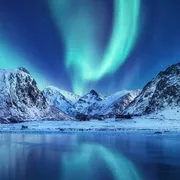 Nordlichter über den Lofoten-Inseln