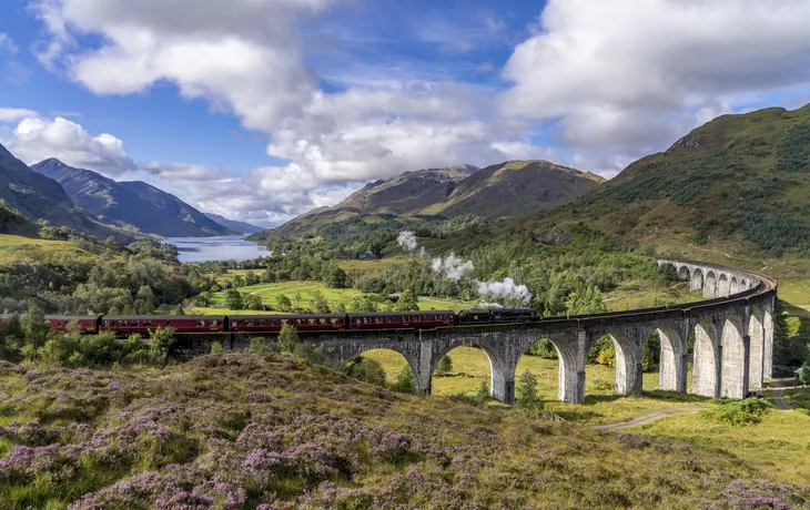 © catuncia - stock.adobe.com - Glenfinnan Eisenbahnviadukt, Schottland