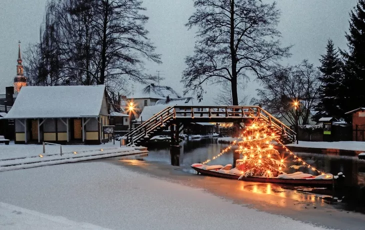 © Bomenius - stock.adobe.com - Weihnacht im Spreewald, Deutschland