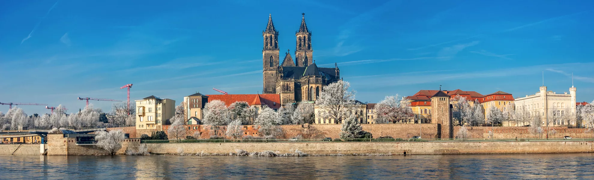 Panoramablick über die historische Innenstadt von Magdeburg im Winter - © neurobite - stock.adobe.com