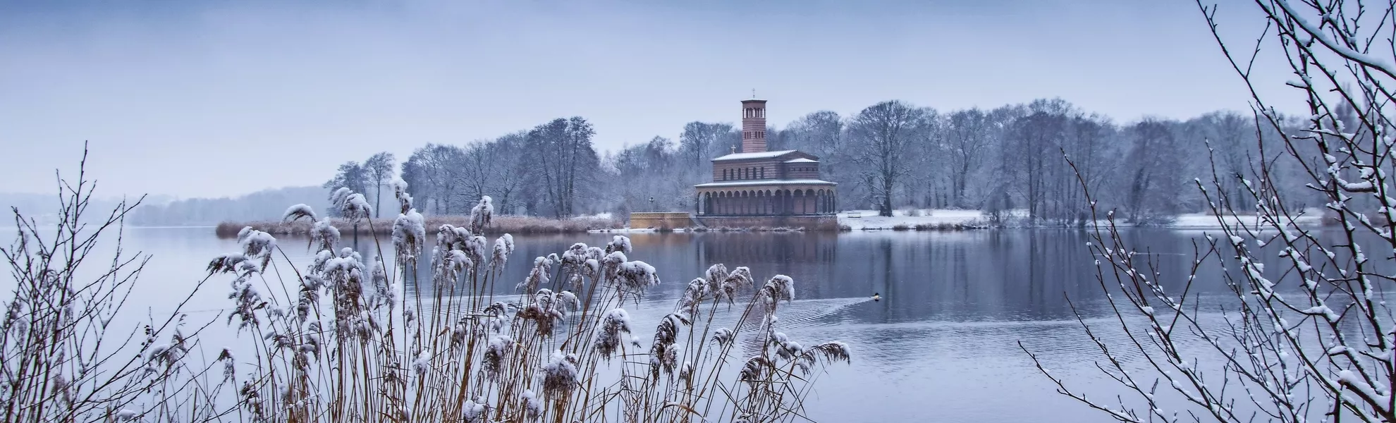 Heilandskirche am Port von Sacrow in Potsdam, Deutschland - © Marianne Drews - stock.adobe.com