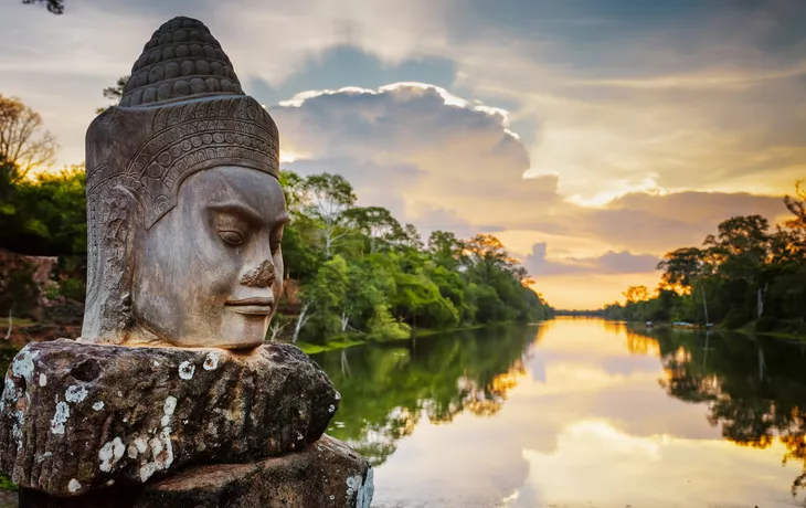 © efired - stock.adobe.com - Steingesicht Asura in Angkor Thom
