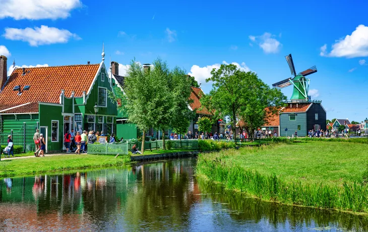 © Comofoto - stock.adobe.com - Windmühlenpark Zaanse Schans, Nordholland