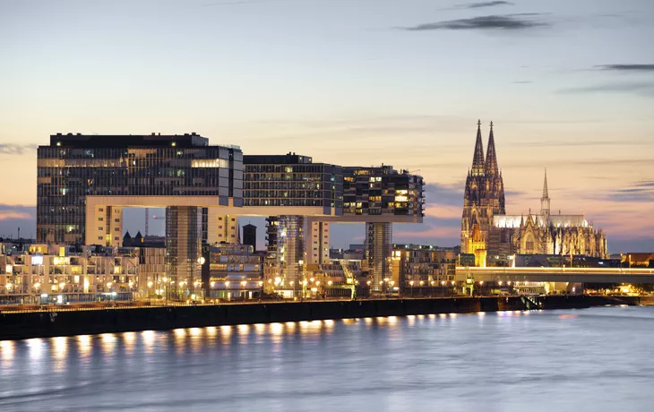 © Francesco Carovillano - Kranhäuser am Rhein, Köln