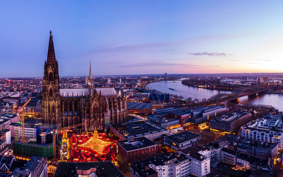 Weihnachtsmarkt am Kölner Dom - © Fokke - stock.adobe.com