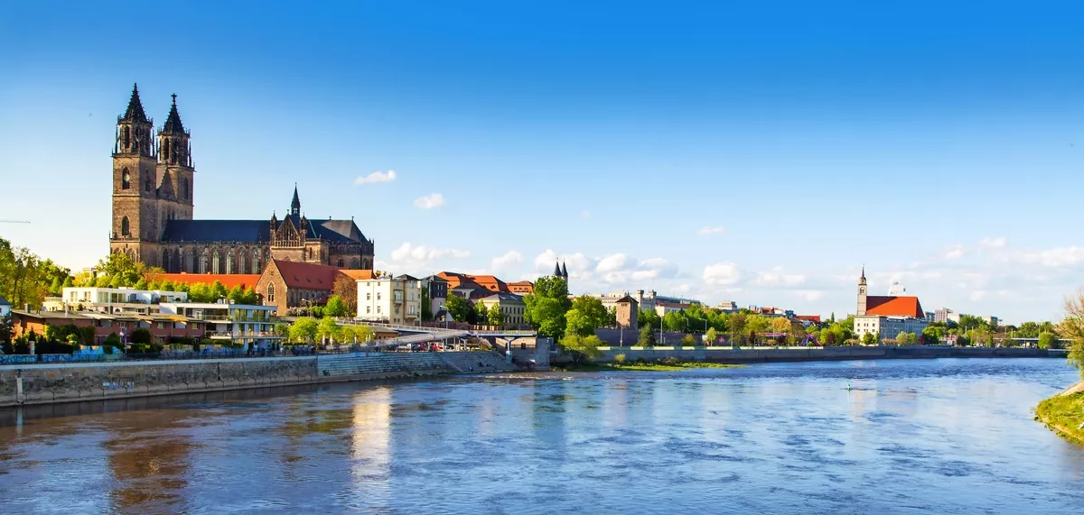 Magdeburg an der Elbe mit Dom, Elbterassen und Johanniskirche im Frühling - © Hanker - stock.adobe.com