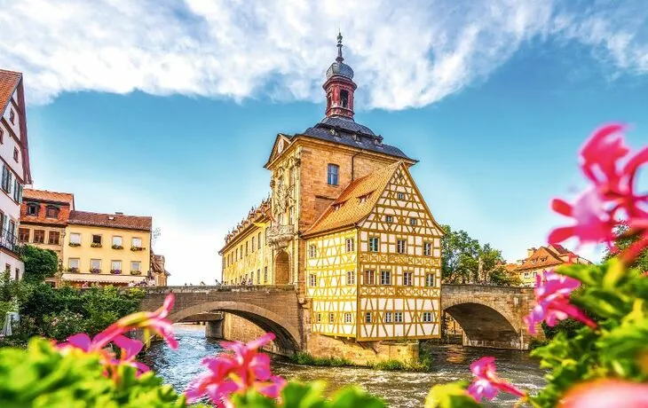 © pure-life-pictures - Fotolia - Brückenrathaus in Bamberg, Deutschland