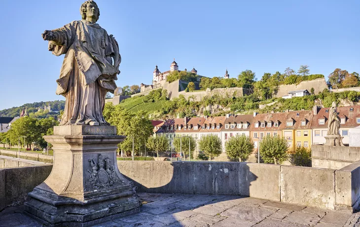 © (c)erlebe.bayern-Florian Trykowski - St. Colonat auf der Alten Mainbrücke, Würzburg