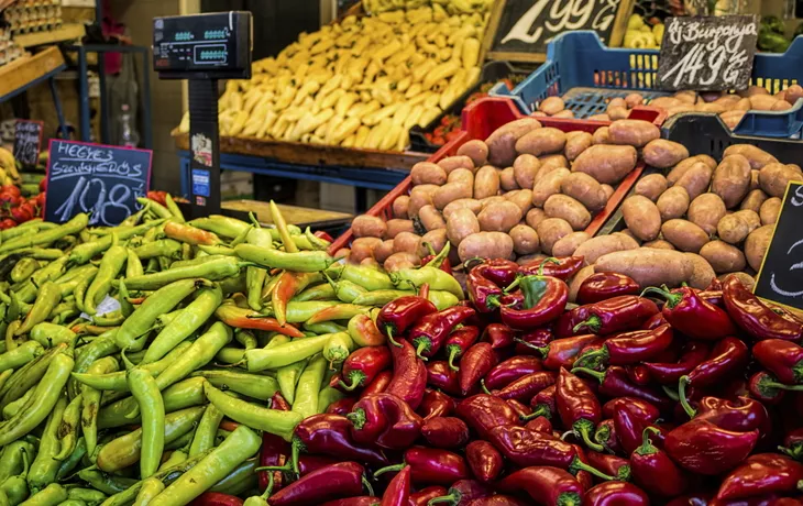 © ArTo - stock.adobe.com - Paprika in der Markthalle, Budapest