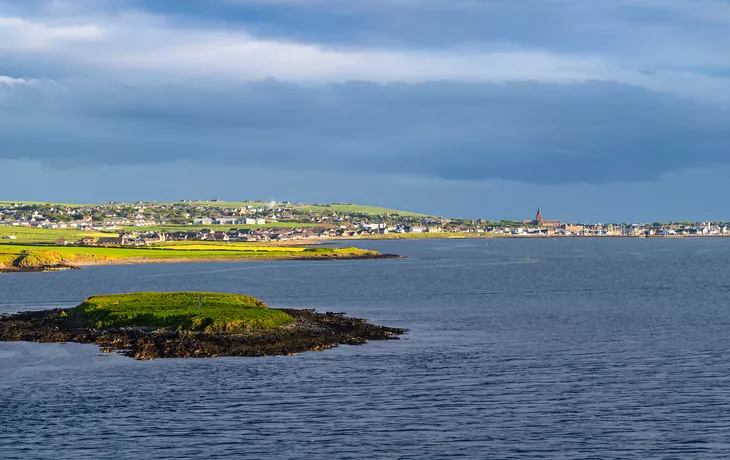 © giumas - stock.adobe.com - Kirkwall, die alte Hauptstadt der Orkneyinseln