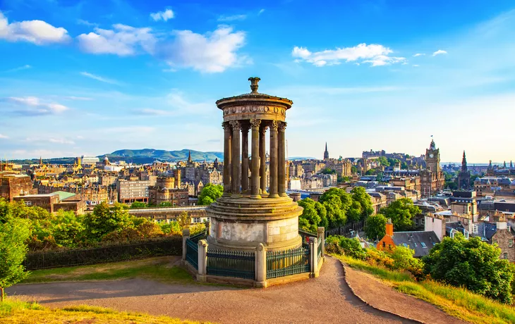 © Arcady - stock.adobe.com - Calton Hill in Edinburgh