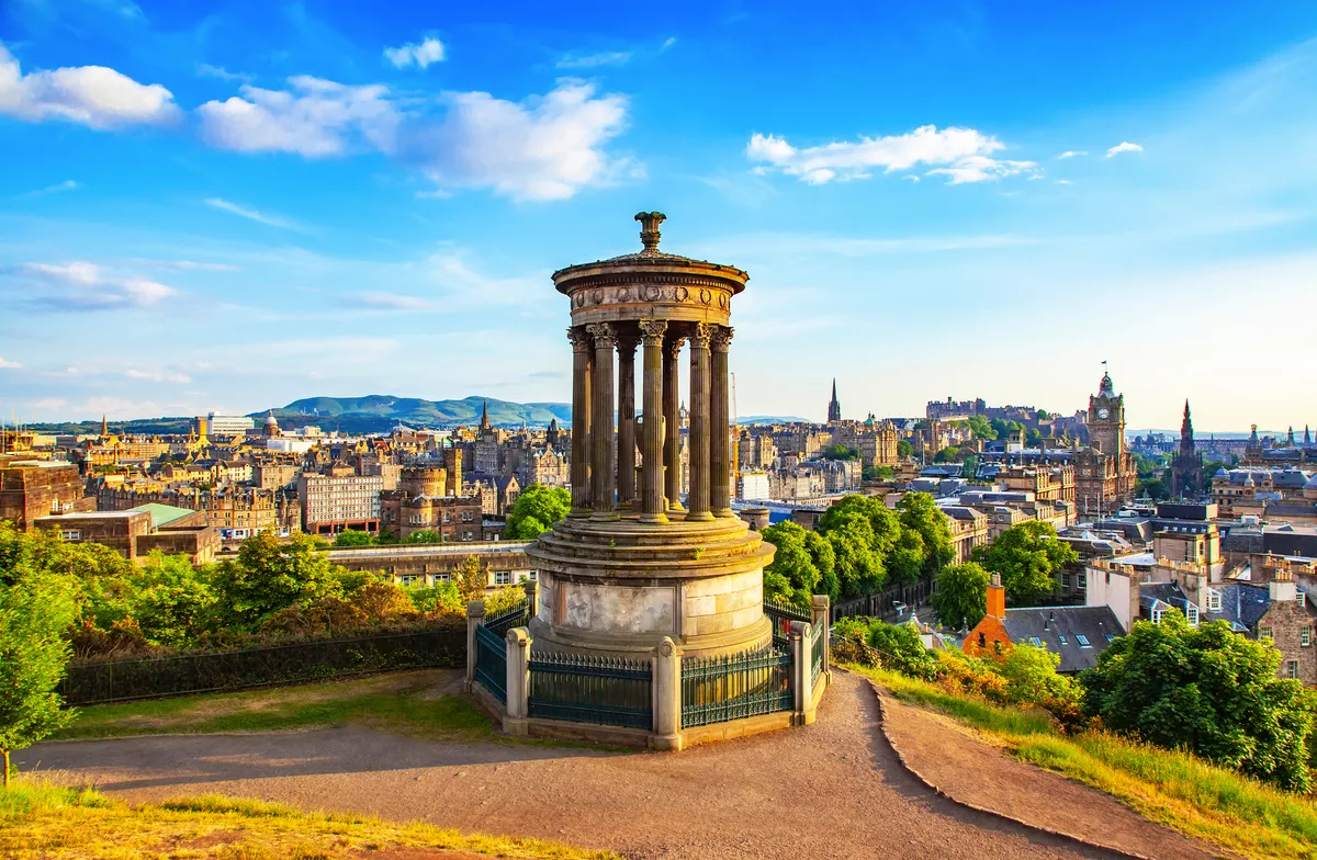 Calton Hill in Edinburgh - © Arcady - stock.adobe.com