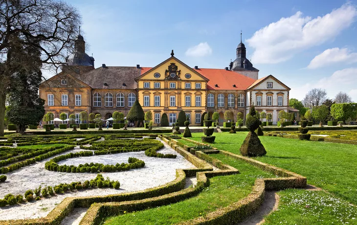 ©fotobeam.de - stock.adobe.com - Schloss Hundisburg bei Magdeburg