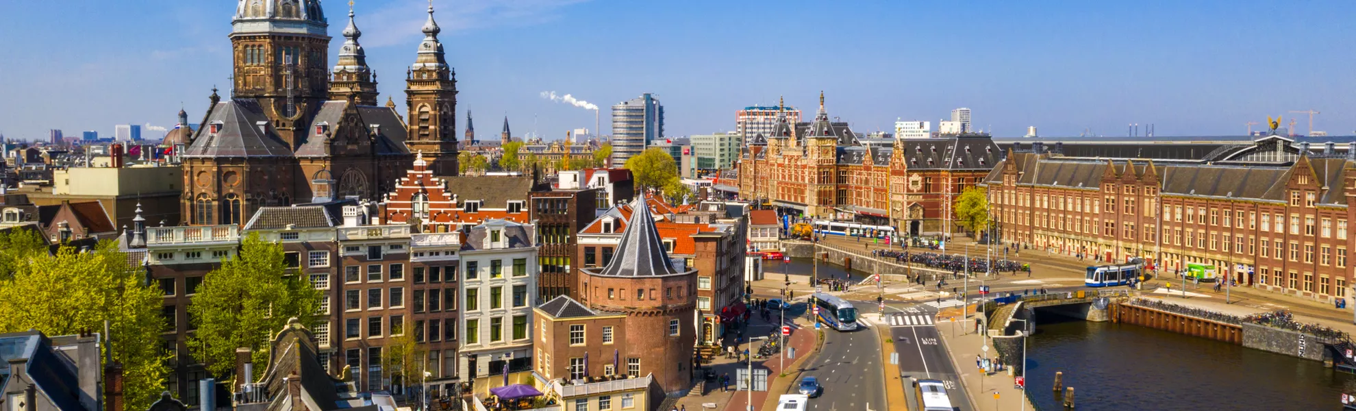 Panorama-Luftaufnahme von Amsterdam an einem Sommertag, Niederlande - © Aerial Film Studio - stock.adobe.com