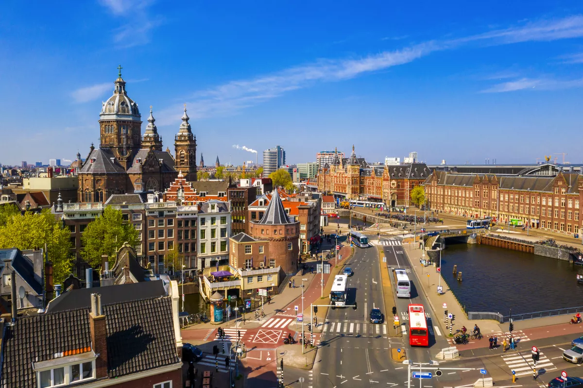 Panorama-Luftaufnahme von Amsterdam an einem Sommertag, Niederlande - © Aerial Film Studio - stock.adobe.com