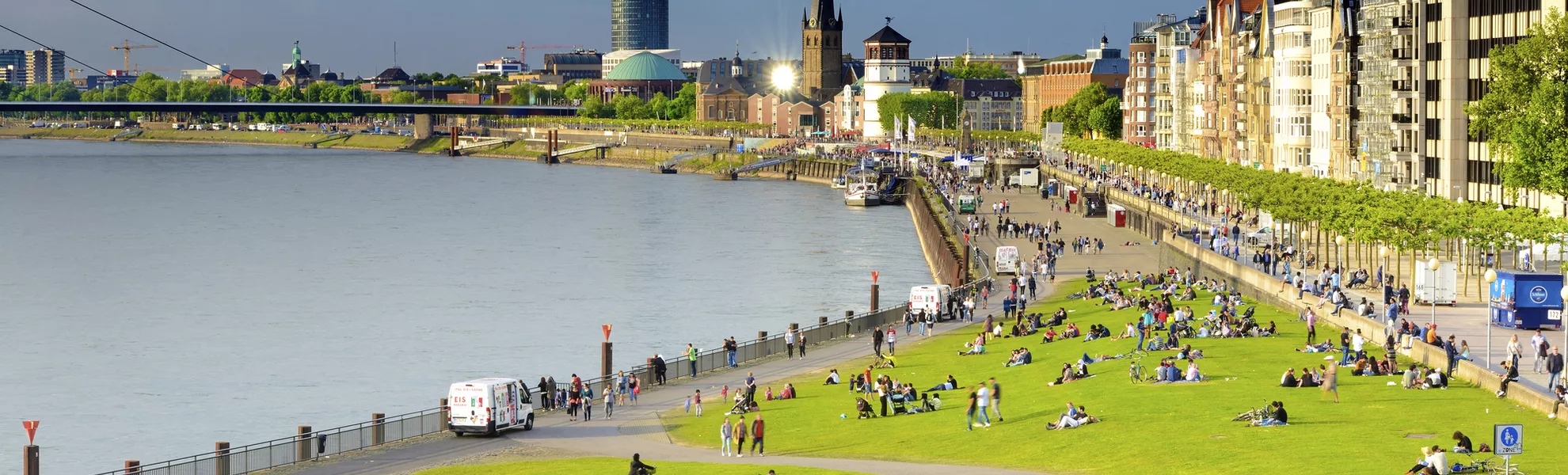 Rheinpromenade, Düsseldorf - © FRANCESCO CAROVILLANO