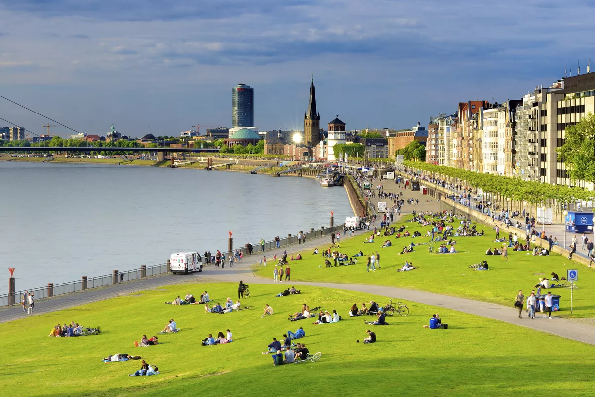 Rheinpromenade, Düsseldorf - © FRANCESCO CAROVILLANO