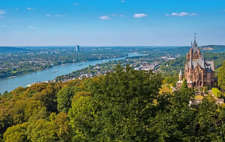 © rcfotostock - stock.adobe.com - Schloss Drachenburg