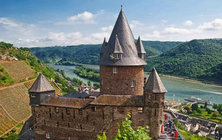 © mojolo - stock.adobe.com - Burg Stahleck über Bacharach am Rhein