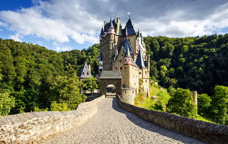 © Irina Schmidt - stock.adobe.com - Burg Eltz in Rheinland-Pfalz
