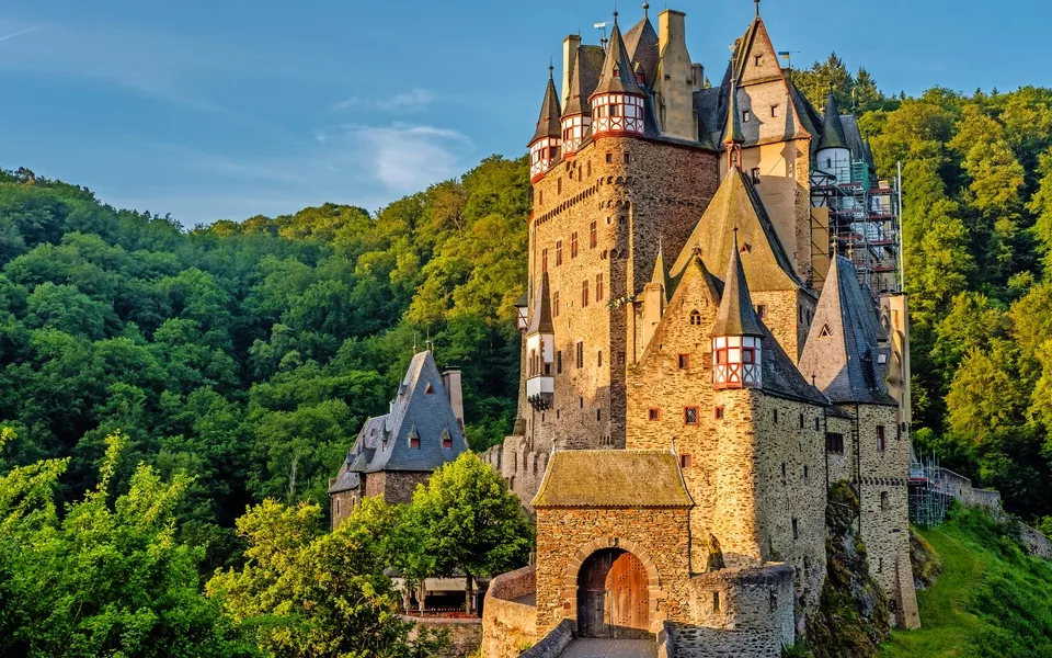 Burg Eltz in Rheinland-Pfalz - © haveseen - stock.adobe.com