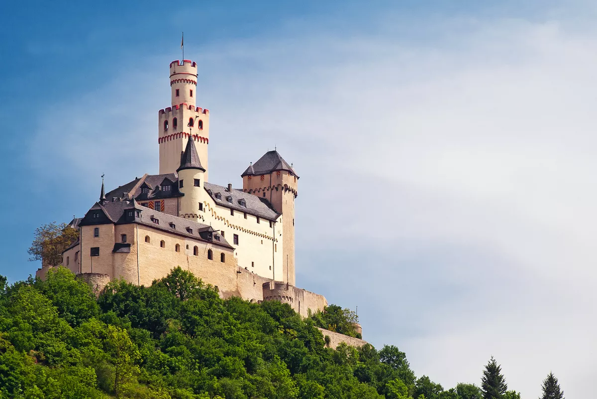 Marksburg bei Braubach am Rhein - © mojolo - stock.adobe.com