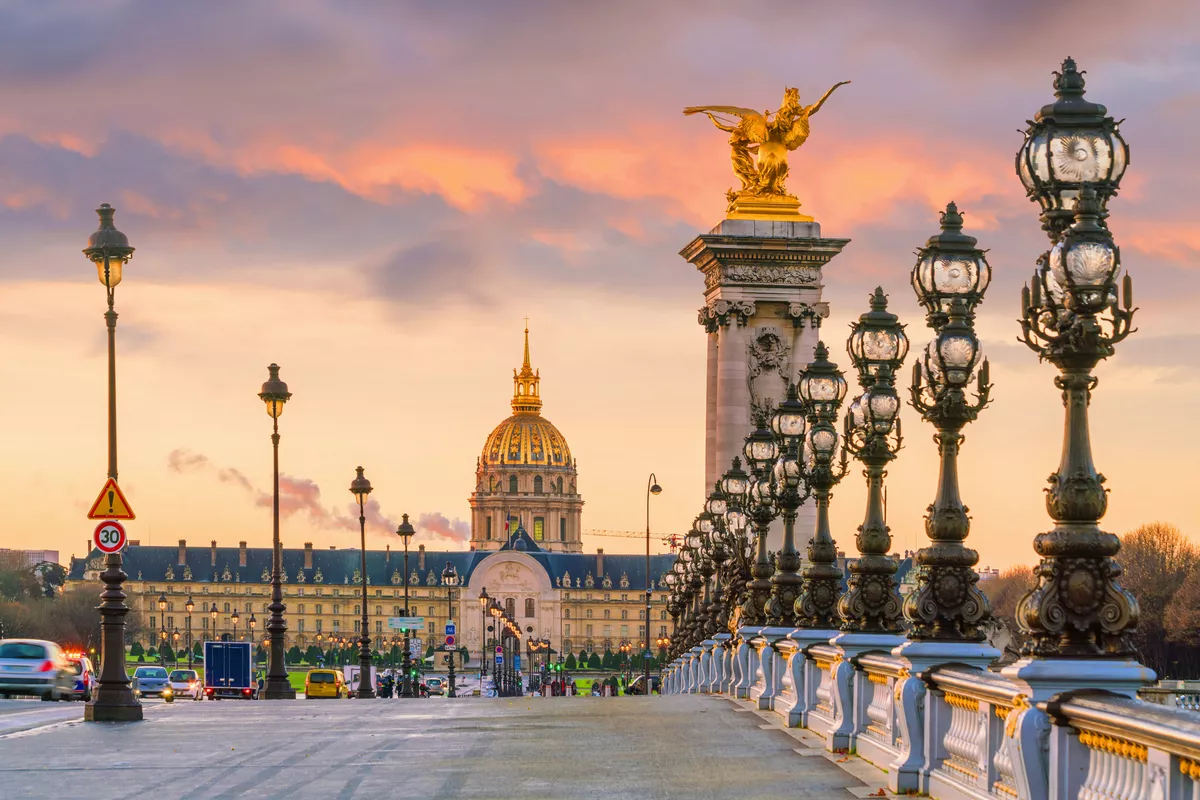 Pont Alexandre III in Paris bei Sonnenuntergang - © f11photo - stock.adobe.com